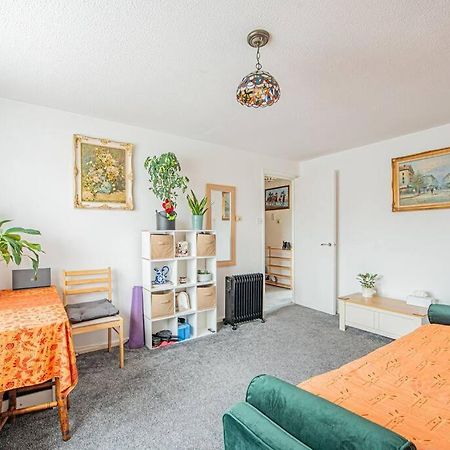 Home Away Home Near Heathrow Airport Cowley  Eksteriør billede